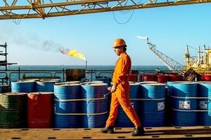 قرارگاه خاتم‌الانبیاء: با تهاتر نفت، پول را وارد پروژه‌ها می‌کنیم