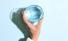 آب نوشیدن در این زمان ها ممنوع