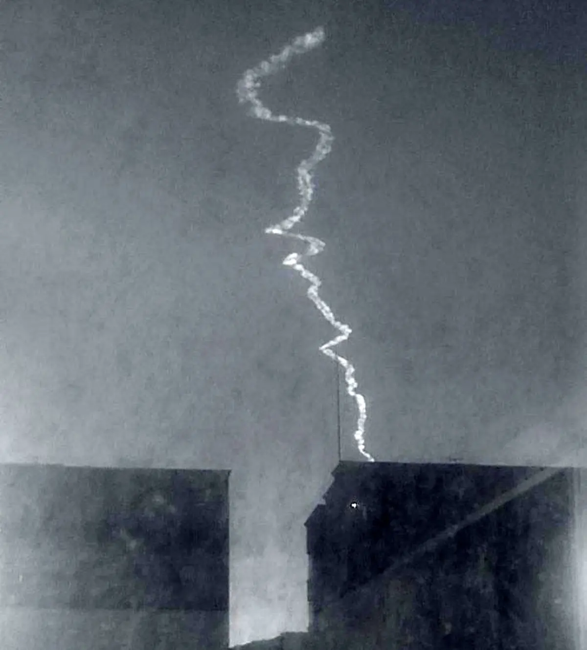 آغاز مانور موشکی سپاه / اسرائیل به حالت آماده‌باش درآمد