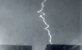 آغاز مانور موشکی سپاه / اسرائیل به حالت آماده‌باش درآمد