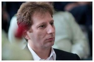 کنایه بابک زنجانی به خبر انحلال بانک آینده/ برای هوای اهواز هم یک صفر از ۵۰ درجه حذف کنند