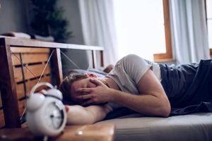 خواب چگونه بر سلامت روان تأثیر می‌گذارد؟