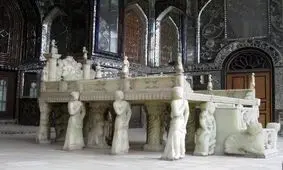 سفر زمان؛ زنان تهرانی با زنبیل در کنار «تخت مرمر»؛ سال 51 