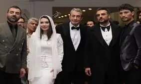 فرش قرمز «بلیط یک‌طرفه»؛ رژه استایل‌های شیک بازیگران ایرانی و خارجی از کت‌ فانتزی نفس بازغی تا لباس مجلسی زهرا سامی