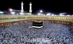 اشک‌های از ته دل بازیگر مشهور در خانه خدا 