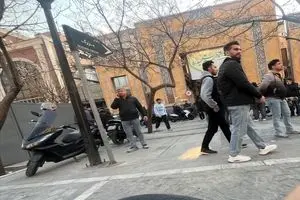 تجمع در محدوده بازار تهران/ راسته‌های ۱۵ خرداد، بازار طلا و ناصرخسرو تعطیل شدند/ حدود ۱۵۰ نفر در خیابان ناصر خسرو شعار دادند/ جدیدترین وضع ناآرامی ها در کشور