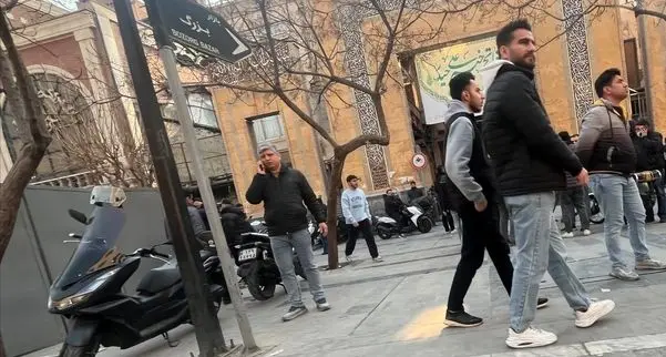 تجمع در محدوده بازار تهران/ راسته‌های ۱۵ خرداد، بازار طلا و ناصرخسرو تعطیل شدند/ حدود ۱۵۰ نفر در خیابان ناصر خسرو شعار دادند/ جدیدترین وضع ناآرامی ها در کشور