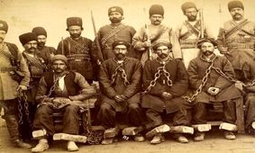 زندان قاجاری و زندانیانی که آفتاب گرفته‌اند/ عکس