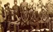 زندان قاجاری و زندانیانی که آفتاب گرفته‌اند/ عکس