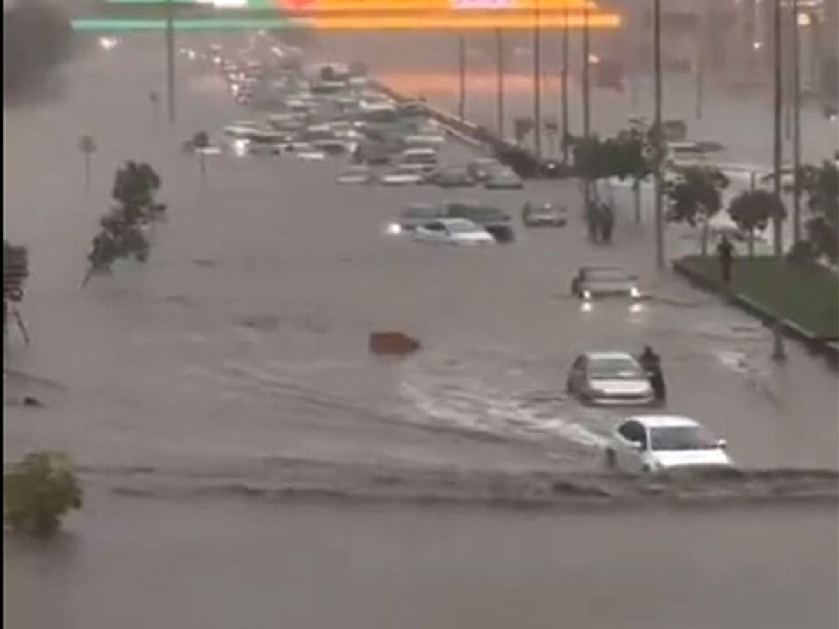 سیلاب شدید در جده؛ لغو پروازها، تعطیلی مدارس و گزارش ۲ فوتی تاکنون
