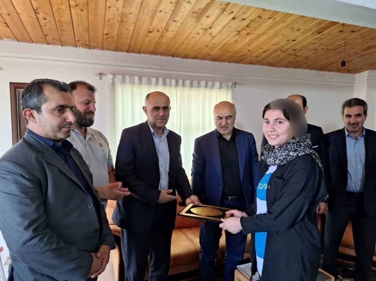 برکناری مدیر روابط عمومی فرمانداری کلاردشت برای انتشار تصویر بیحجاب یک ورزشکار