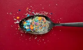 میکروپلاستیک‌ها حتی به استخوان‌های ما هم نفود کرده‌اند

