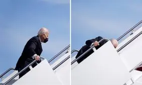 بایدن بار دیگر روی پلکان هواپیما تعادلش را از دست داد/ ویدئو