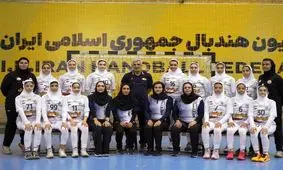 سلام نظامی دختران هندبالیست ایران قبل از دیدار با ژاپن/ ویدئو