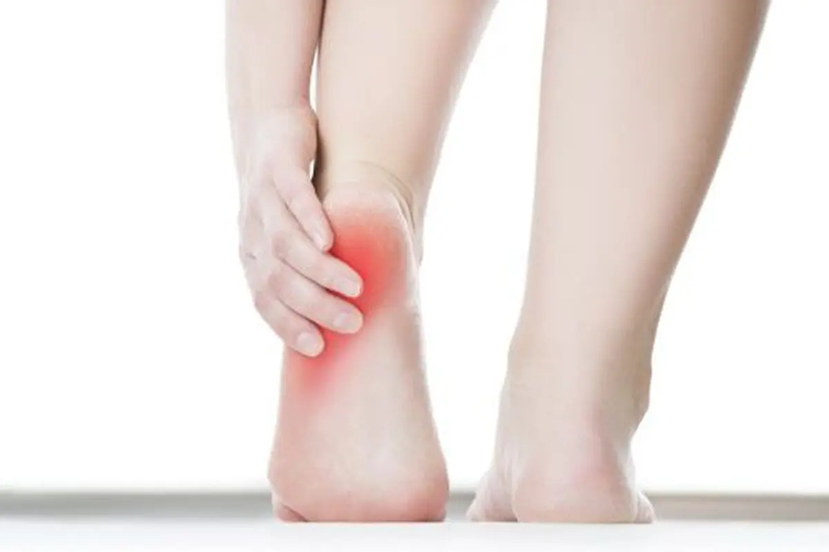 علت سوزش بی دلیل پوست پا و دست ها چیست؟