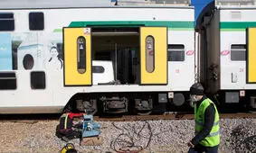 قطار مشهد تهران خراب شد/ مسافران عصبانی، مسئولان‌ خارج از دسترس!