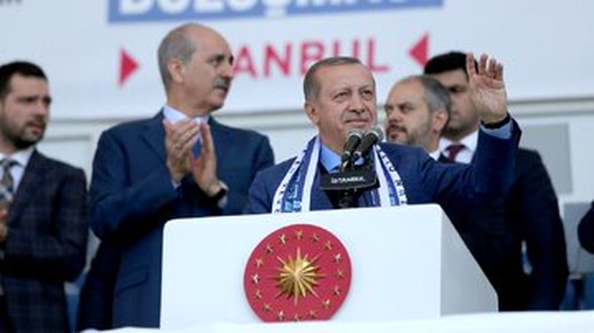 سجده شکر اردوغان پس از پیروزی در انتخابات