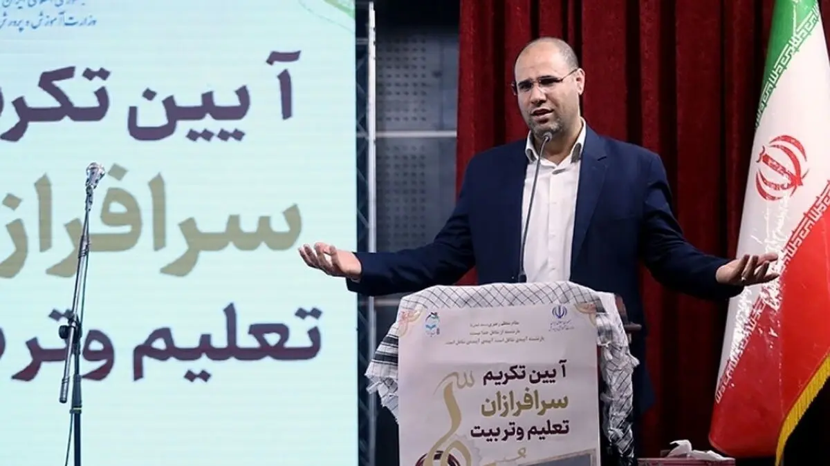 دستور داده ام معلمی بازنشسته نشود مگر خودش بخواهد

