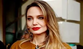 سفر در زمان؛ «آنجلینا جولی در 3 سالگی در آغوش پدرش»؛ سال 1357