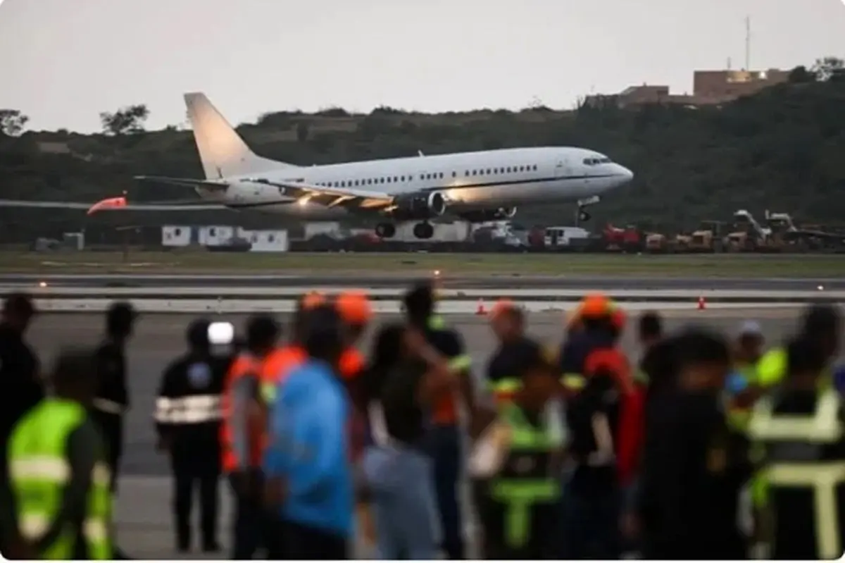  دولت ترامپ با تهران به توافقی دست یافته تا ۲ هزار شهروند ایرانیِ در معرض اخراج را با هواپیما‌های چارتر به تهران بفرستد/ پرواز اخراج شهروندان ایرانی از آمریکا، شامل افراد اخراج‌شده از کشور‌های عربی و روسیه نیز بود