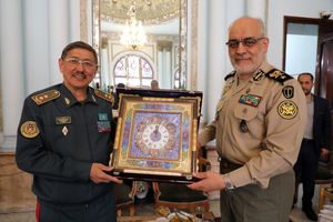 بازدید هیئت عالی رتبه نظامی قزاقستان از دانشگاه جنگ ارتش