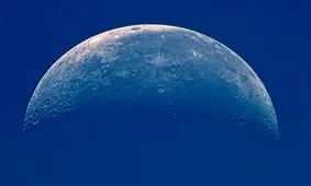 ماه واقعاً چه رنگی است؟/ عکس
