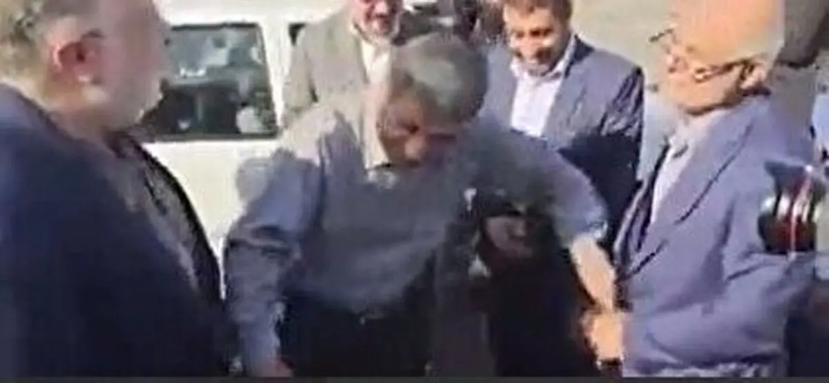 نقد توییتری‌ها به جنجال سفر ضرغامی به قزوین: من با نامرد دست نمی‌دهم!