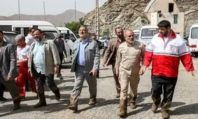 سیل جاده‌ها را مسدود کرده است/ اقلام امدادی با بالگرد و قطار به فیروزکوه ارسال می‌شود