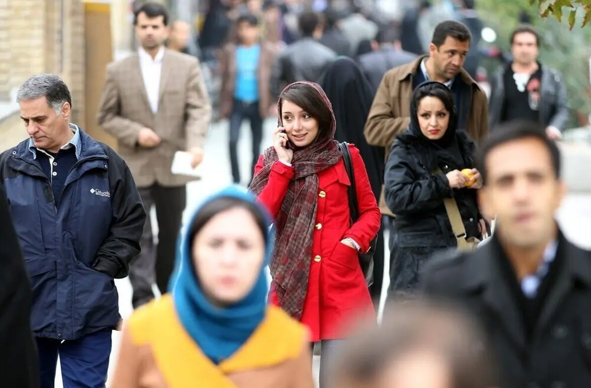 کیهان و خوانندگان: رئیس جمهور برای ابلاغ نکردن قانون حجاب، تحت فشار است

