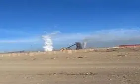 بلندشدنِ دود غلیظ در اطراف کارخانۀ ذوب‌آهن اصفهان/ ویدئو
