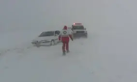 امدادرسانی به ٣٩١ خودروی گرفتار شده در برف و کولاک لرستان