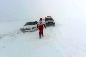 امدادرسانی به ٣٩١ خودروی گرفتار شده در برف و کولاک لرستان