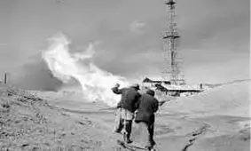 سفر در زمان؛ تصویری از ساخت اولین دکل حفاری نفت در شهر مسجد سلیمان 