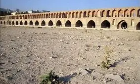 حل مشکل زاینده رود به دور از جنجال و بازی‌های سیاسی