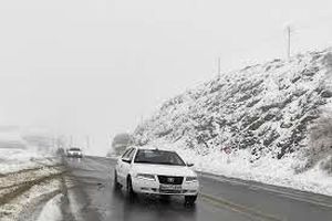 برف و باران جاده‌های زنجان را لغزنده کرده است