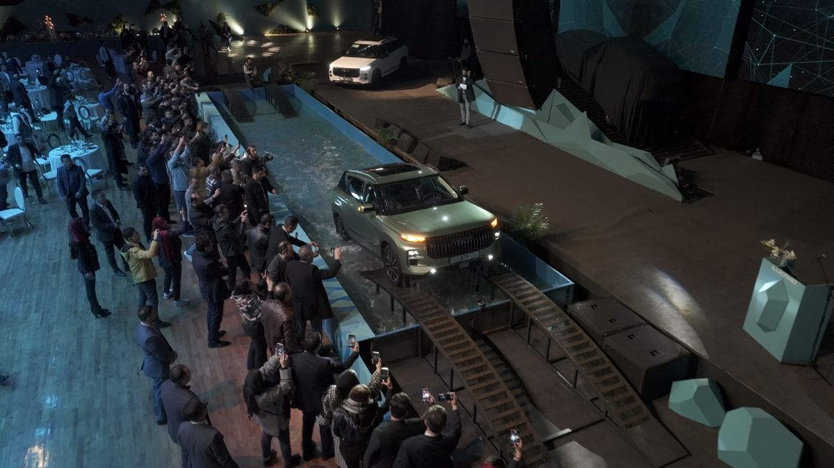 لوکانو L7 رسما رونمایی شد؛ SUV لوکس با نمایش خیرهکننده