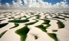 جاذبه ای شگفت انگیز در برزیل، جایی که بیابان به دریاچه می رسد/ ویدئو