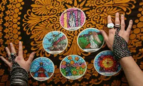 رمالی و فالگیری زن شیاد در شیراز لو رفت 