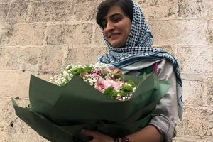 الهه محمدی جایزه خود را به روزنامه‌نگاران فلسطینی تقدیم کرد

