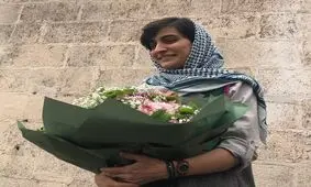 الهه محمدی جایزه خود را به روزنامه‌نگاران فلسطینی تقدیم کرد

