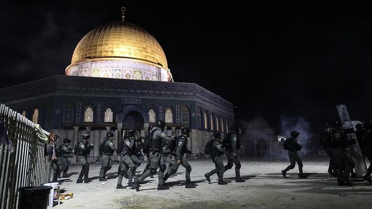 تصاویری از لحظه دستگیری نمازگزاران فلسطینی/ افزایش شمار زخمی ها/ ویدئو