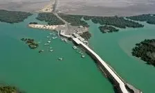 حادثه دریایی نزدیک اسکله فجر قشم؛ تلاش برای نجات بارج حامل زغال‌سنگ

