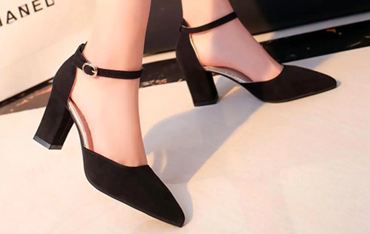 آیا کفش پاشنه بلند شکل پا را تغییر می‌دهد؟