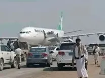 رویارویی هواپیمای ایرانی با حمله هوایی عربستان به فرودگاه صنعا یمن/ فرود هواپیمای ایرانی در باند فرودگاه الحدیده یمن/ ویدئو

