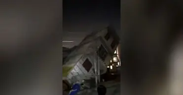 فاجعه در نجف؛ ریزش ناگهانی مجتمع مسکونی چندطبقه ده‌ها نفر را گرفتار کرد/ ویدئو