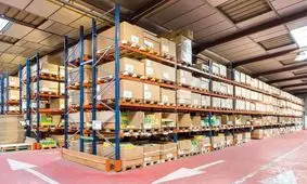 نکات کلیدی برای انتخاب قفسه‌بندی انبار با توجه به نوع کالا