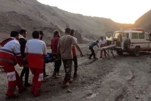 نجات فرد سقوط کرده از ارتفاعات کوه در بهاباد