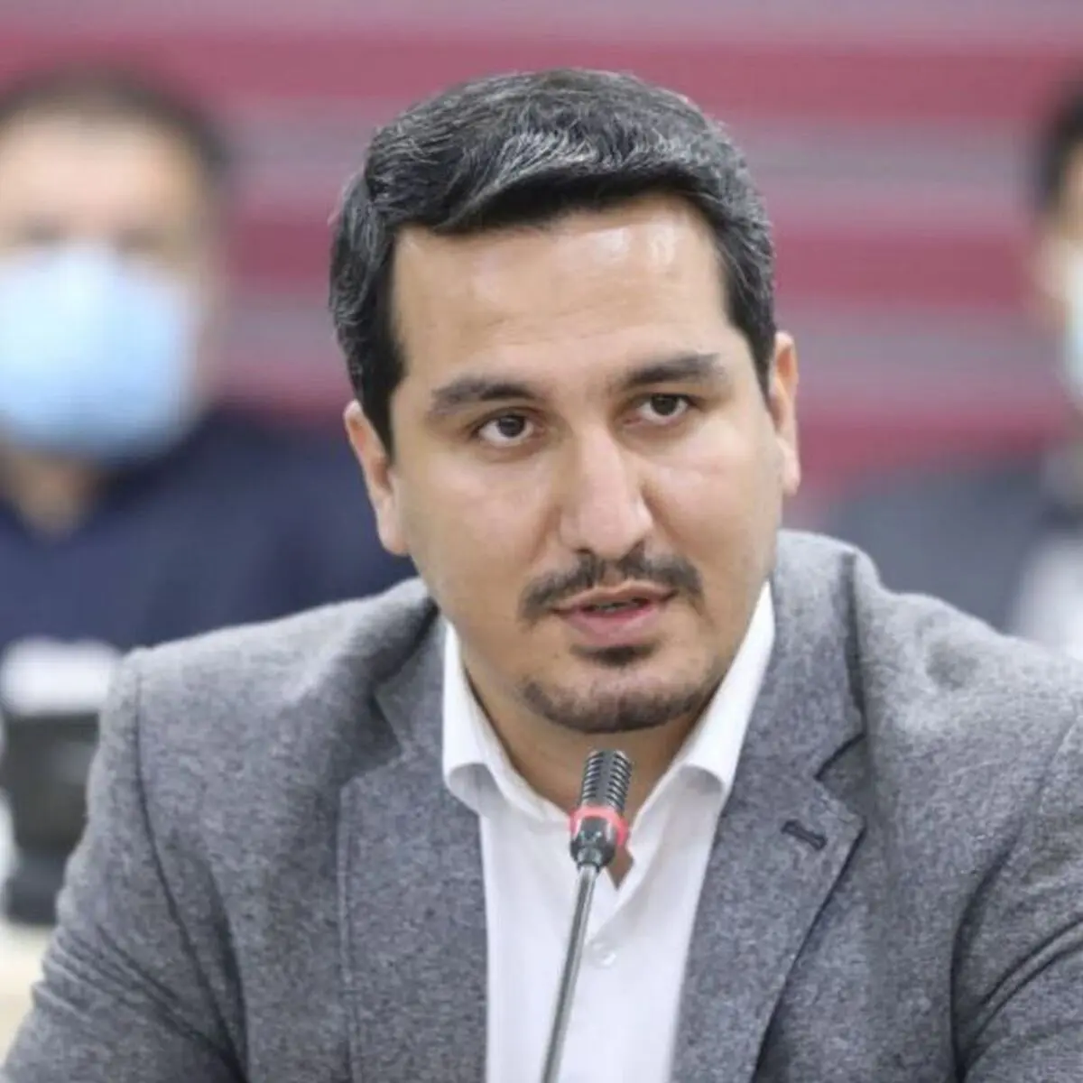 با این یک گل بهار می‌شود

