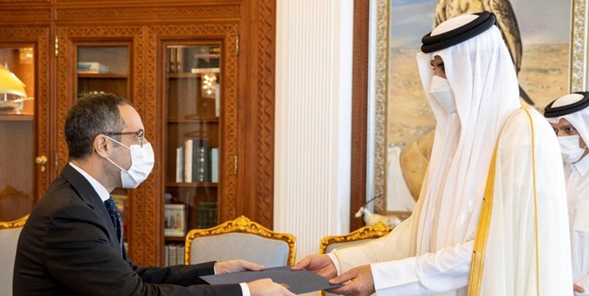 پس از 4 سال قطع روابط؛ سفیر مصر استوارنامه خود را تقدیم امیر قطر کرد
