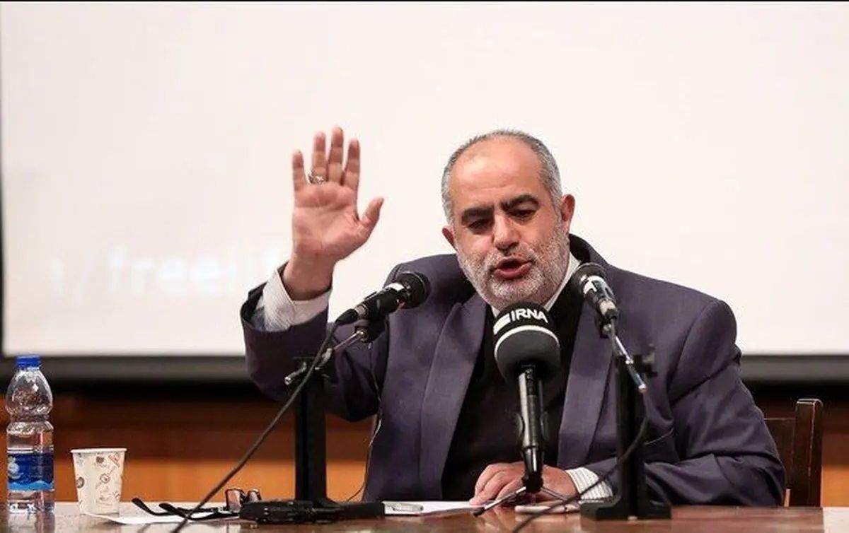 دشمنانِ ظریف میگویند او میتواند به اسکیموها یخ بفروشد/ میخواهند وی را بفرستند به خانه تا یخمک بمکد!